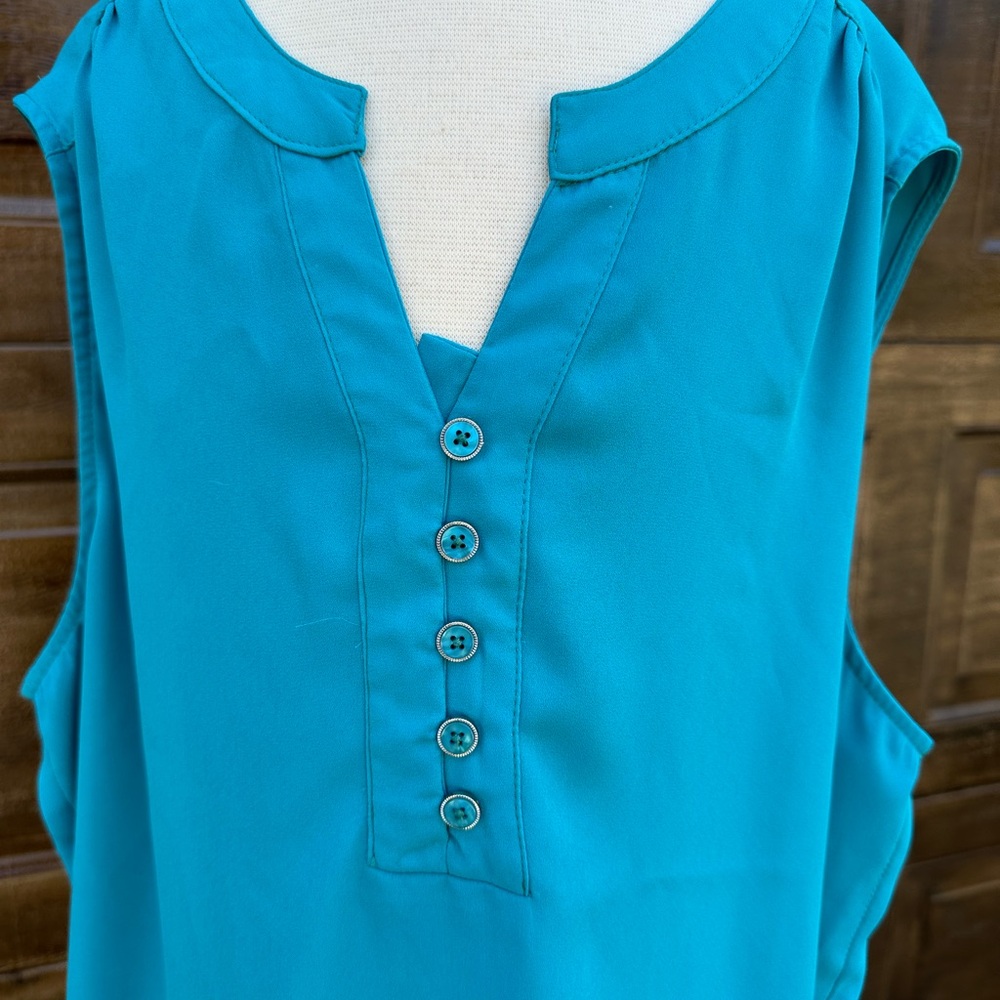 💥N Touch💥 sleeveless top.